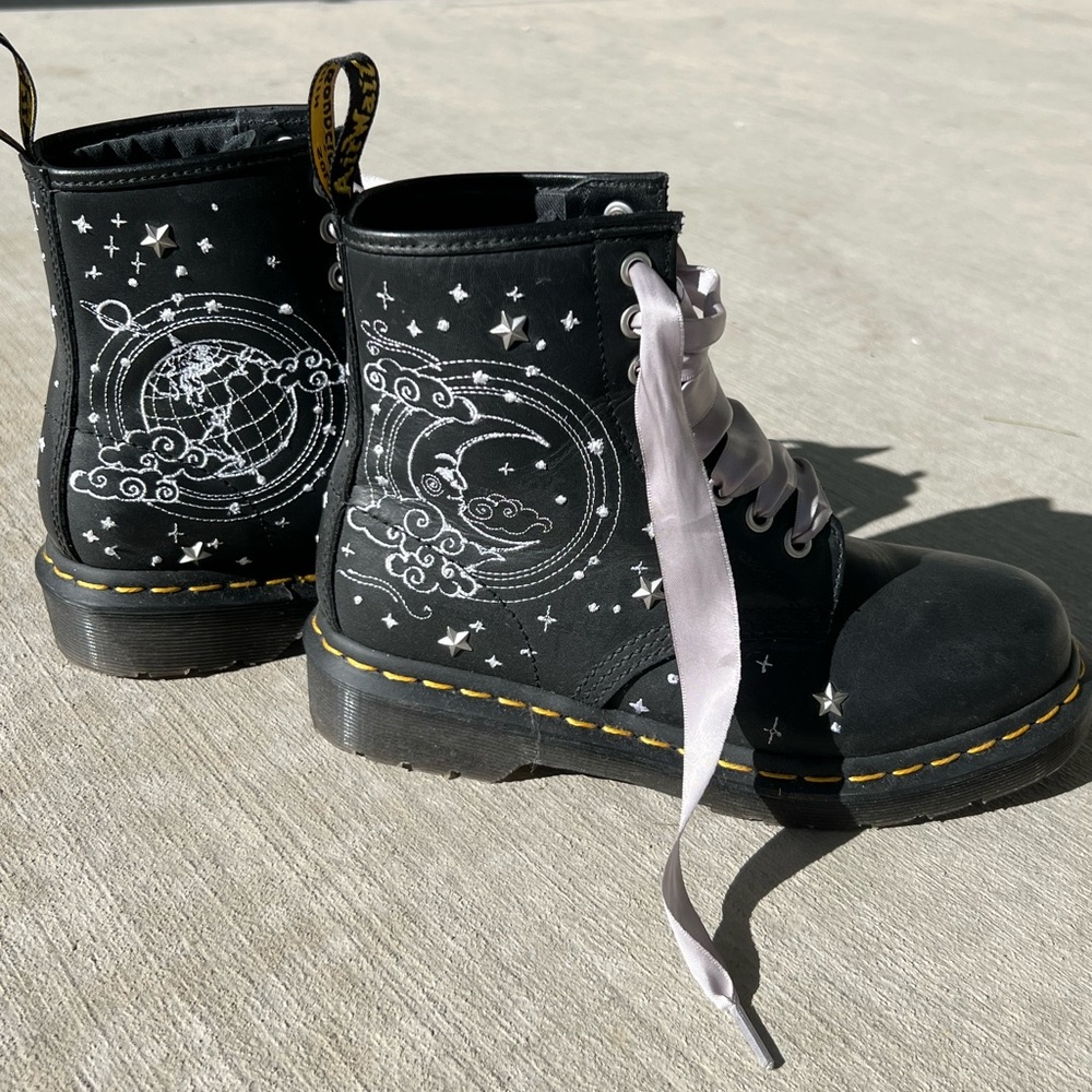 Dr. Marten 1460 Cosmic Embroidered Leather Lace Up Boot Women’s size 5